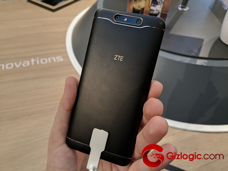 Как снять крышку с телефона zte blade v8 mini